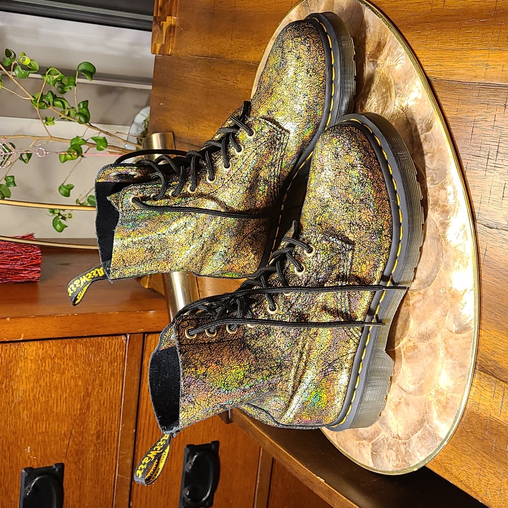 Dr. Martens- 1460 Pascal Combat Boot- Gold Iridescent Crackle- Women’s Sz 7 New